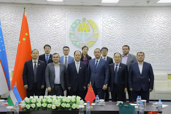 图三:访问塔什干国立农业大学.jpg