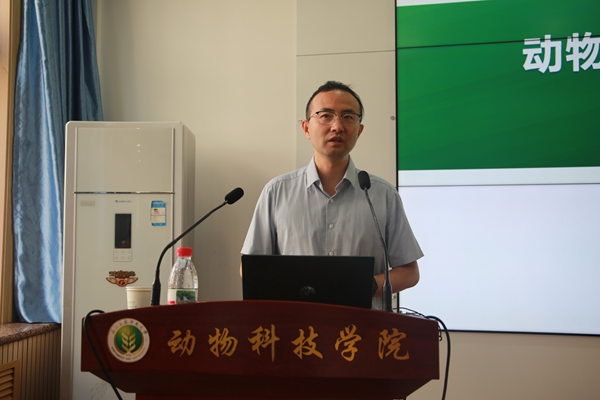 图一:姜雨院长围绕“十五五”学科发展规划,为团分校成员解析学科未来发展蓝图.jpg