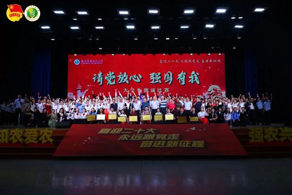b74ec40f510340c79ba98e31d5ef60d5.jpg 老师与表演人员合影留念.jpg