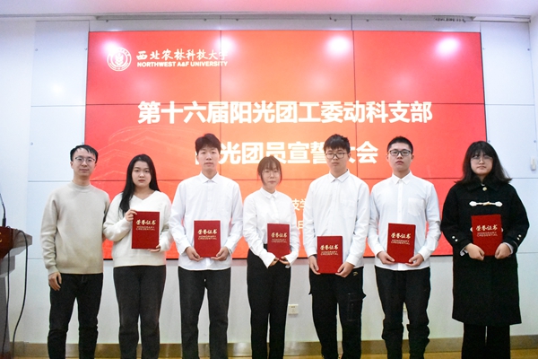 ed00f93a30bd4214b4e02f33763f3ce1.jpg 颁奖.JPG