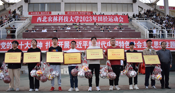 46eaae514f6c49b2a265441eb97015e3.jpg guo.jpg
